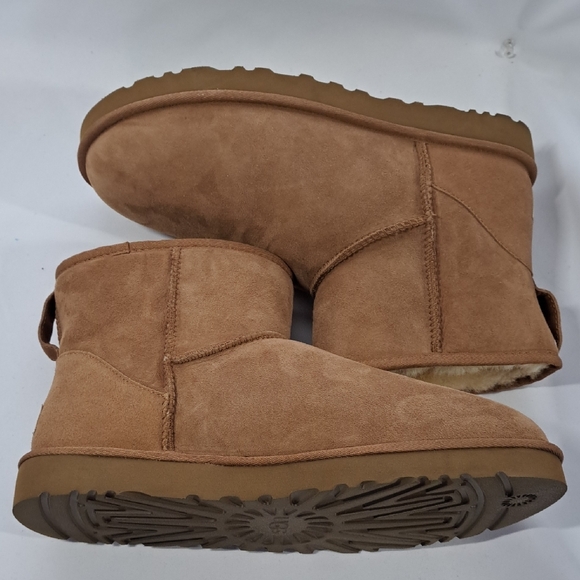 UGG Brown Ankle Boots with Cream Lining - Picture 4 of 13